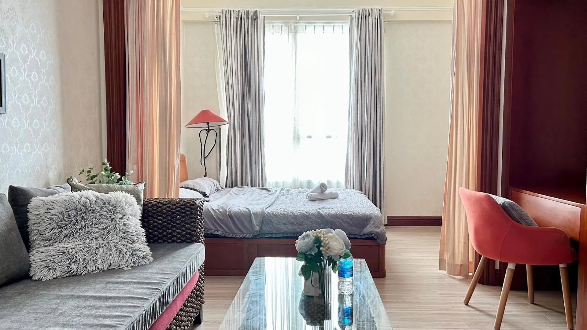 Apartment Chung Cu The Manor 2 Phong 38M2 View Lau Cao Nhin Ra Thanh Pho Ho Chi Minh City