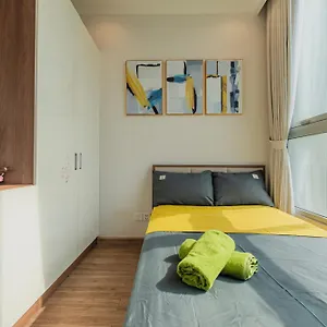 - Vinhomes Park, Landmark 81 Area & Ice Skating Rink Apartment